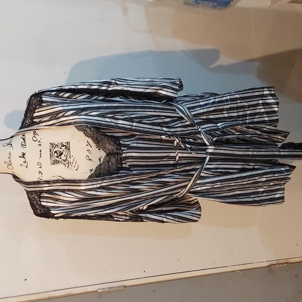 Frederick's of Hollywood| Black and White Striped Chemise Satin Robe Set Sz.XL - Picture 6 of 11